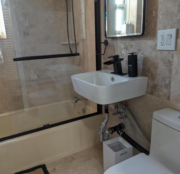 آپارتمان 1 خوابه, Fully Renovated Manhattan Gem