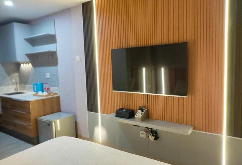 Студия Стандарт, Newly Renovated Apartement @ Collins Boulevard