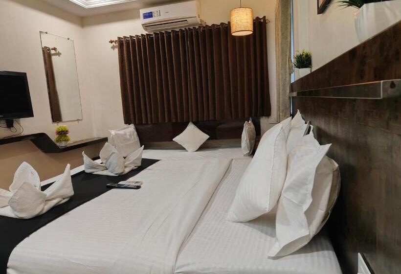Номер Стандарт Трехместный, Kiara Shirdi Park Inn
