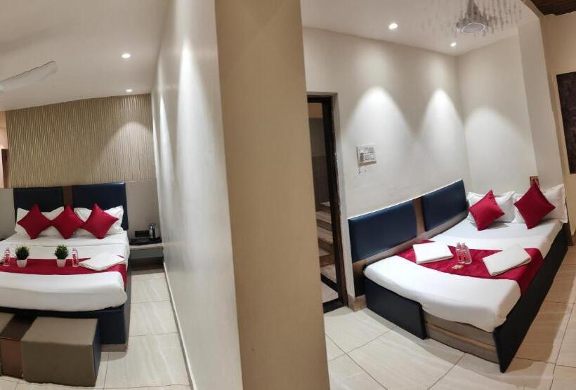 Семейный Номер, Kiara Shirdi Park Inn