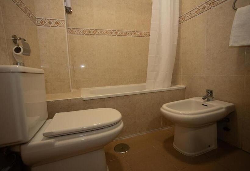Номер Deluxe с Балконом, Naim Guest House Nerja