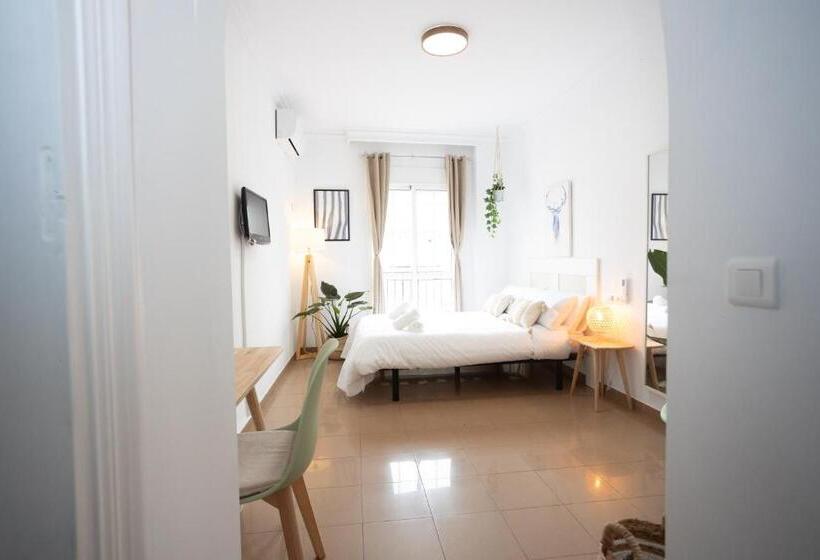 Номер Стандарт с Балконом, Naim Guest House Nerja