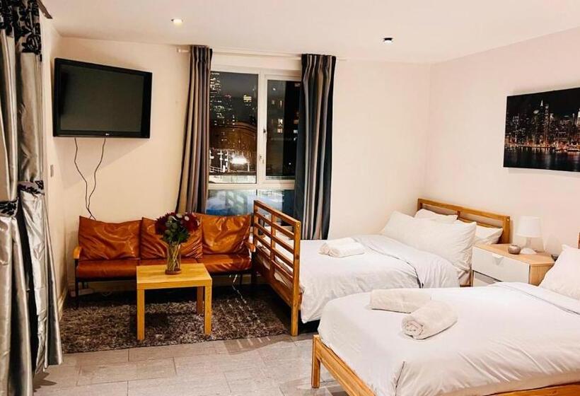 Номер Стандарт, City View Sunset Luxurious Apartment In London Zone 1 Including One Family Twin Room With Its Own St