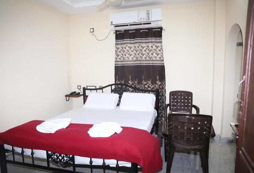 Номер Deluxe, Anand Grand And Lodge