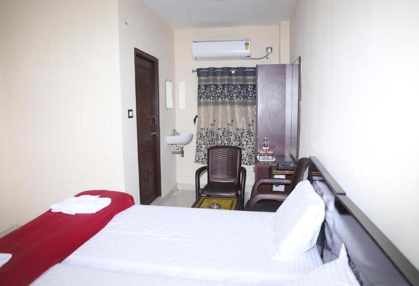 Номер Deluxe, Anand Grand And Lodge