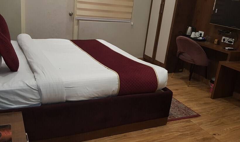 Номер Deluxe, Jsr Kedar