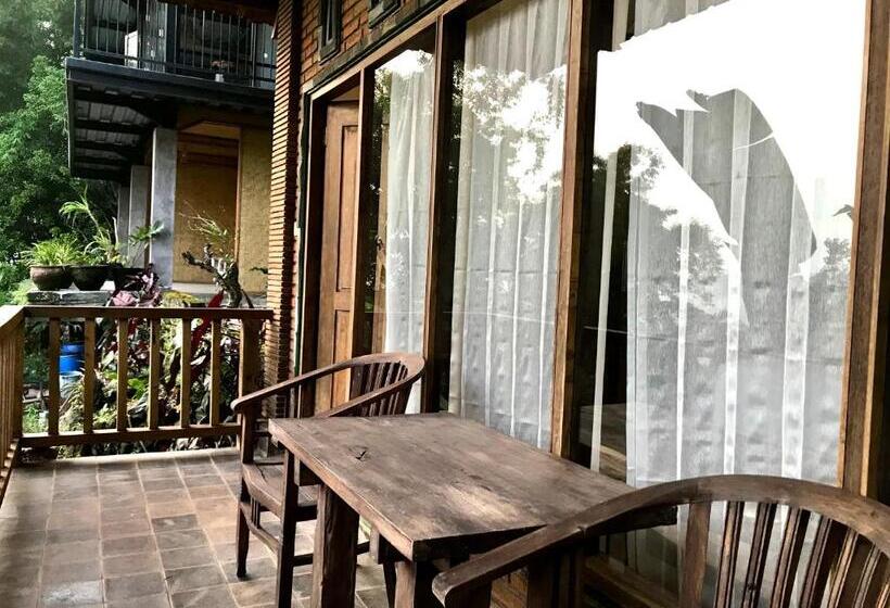 Номер Стандарт, Kraras Munduk Guest House & Donbiyu Rendezvous Restaurant