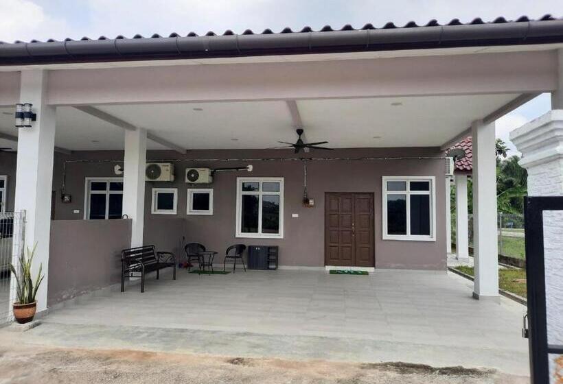 اتاق استاندارد با سرویس بهداشتی مشترک, Hostel Klia