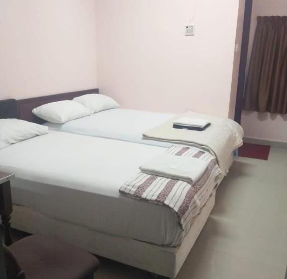 Номер Стандарт Трехместный, Oyo 90867 Hotel Bintang Inns