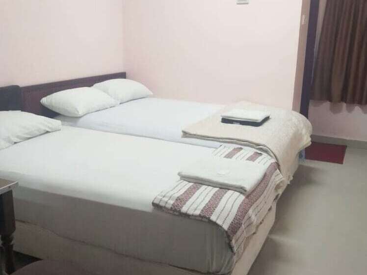 Номер Стандарт Трехместный, Oyo 90867 Hotel Bintang Inns