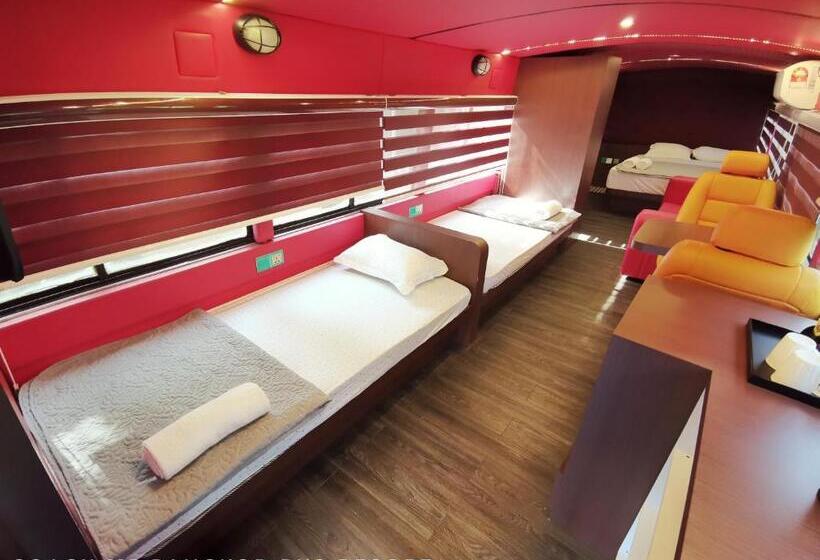 Семейный Номер, Pangkor Bus Resort By Besla