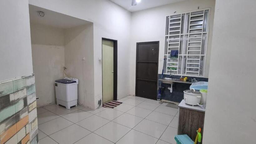 Дом 3 Спальни, Homestay Di Jitra