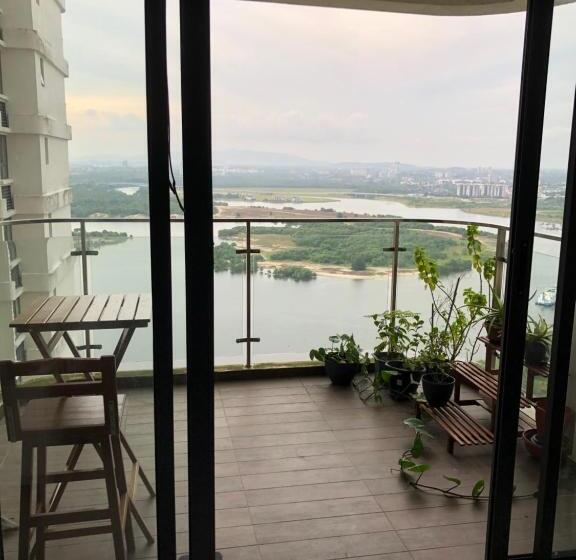 Standard room with outdoor bath, Medium Sized Bedroom, Girls Only In Country Garden Danga Bay, 2pax, Free Wifi, Parking