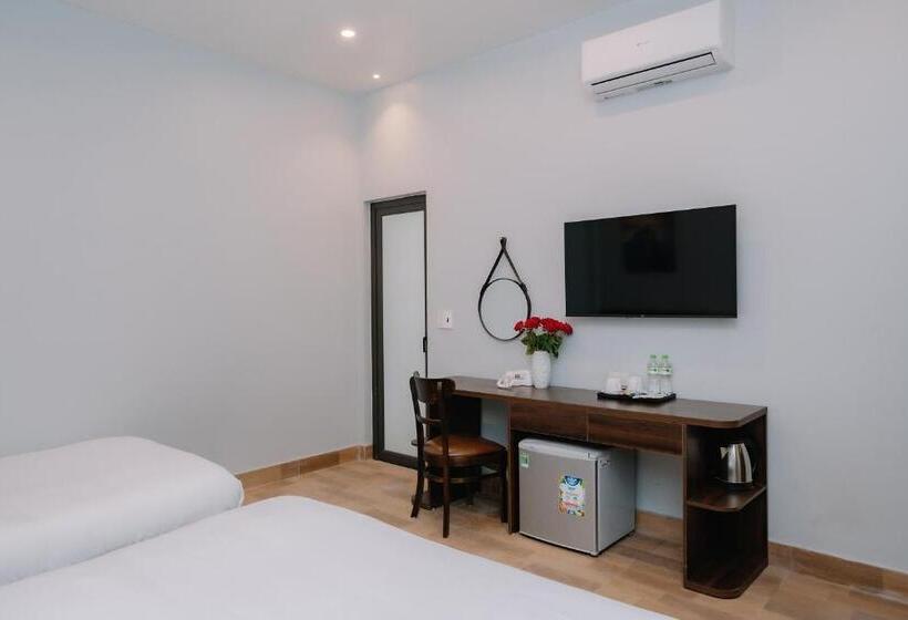 اتاق لوکس با بالکن, Napoli Hostel