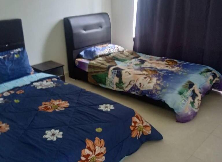 Семейный Номер, Pro Qaseh Room Stay , Darulaman Lake Home