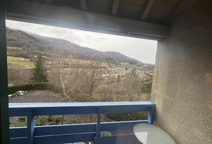 Четырехместный Номер Стандарт, Le Castel Du Cantal Groupe Village Fani