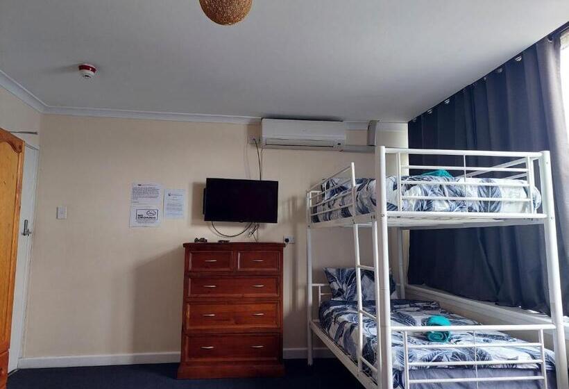 Семейный Номер, Port Adelaide Backpackers
