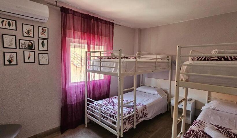 スタンダード４人部屋, Hostal La Cabaña