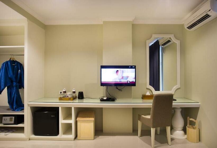 Номер Deluxe с Балконом, Amalfi Hotel Seminyak