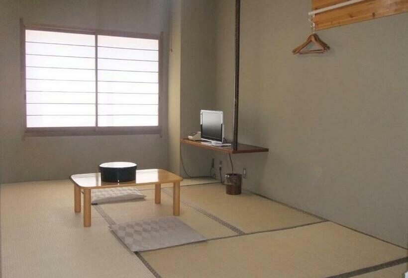 Номер Стандарт Четырехместный Совместный Санузел, Kawaguchiko Station Inn