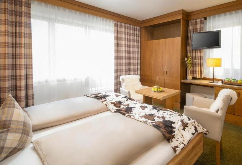 Habitación Estándar con Balcón, Pension Schattberg