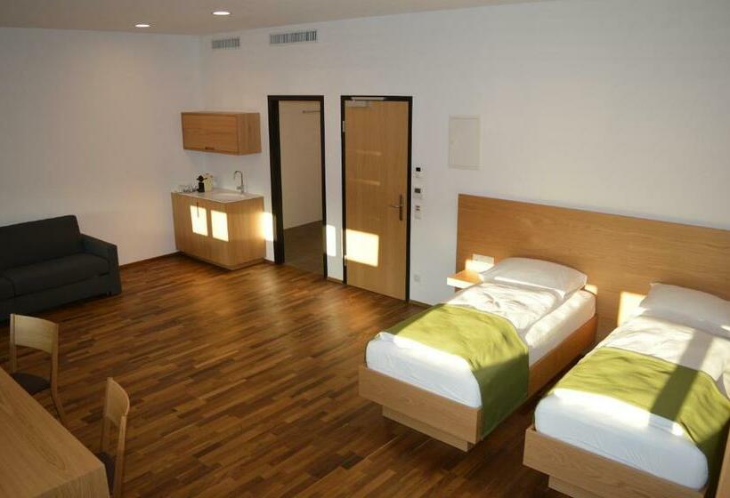 جناح, Business Motel Feldkirch