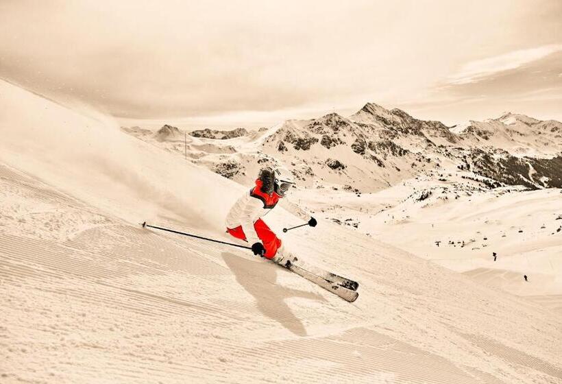 غرفة أساسية, Andi S Ski