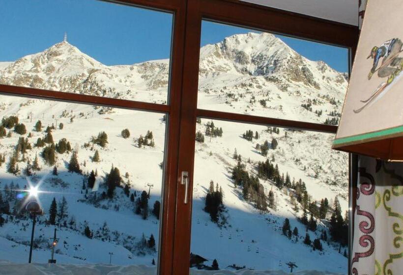 شقة غرفتين, Andi S Ski