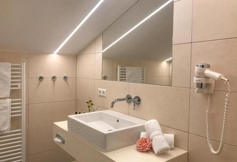 豪华家庭房间, Andi S Ski