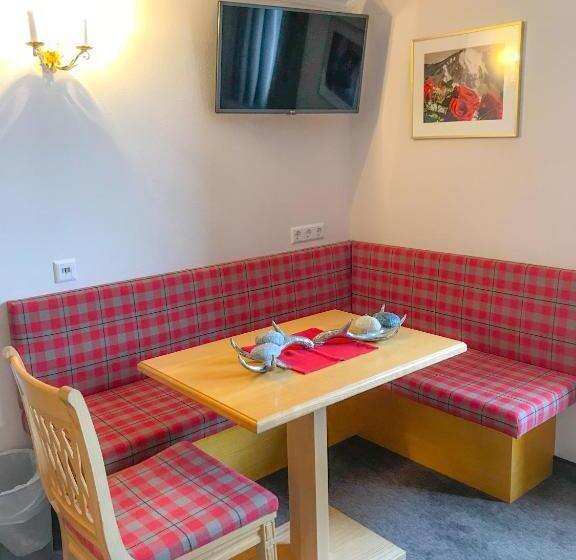 شقة غرفتين, Andi S Ski