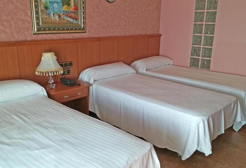 Balkonlu Üç Kişilik Standart Oda, Real de Castilla