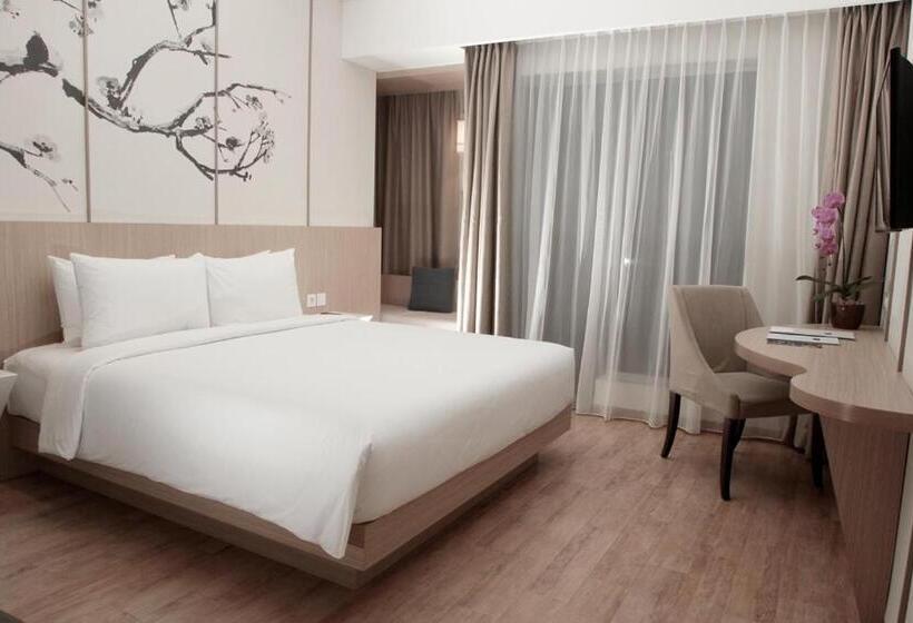 Номер Superior Кровать Куин, Santika Mega City  Bekasi