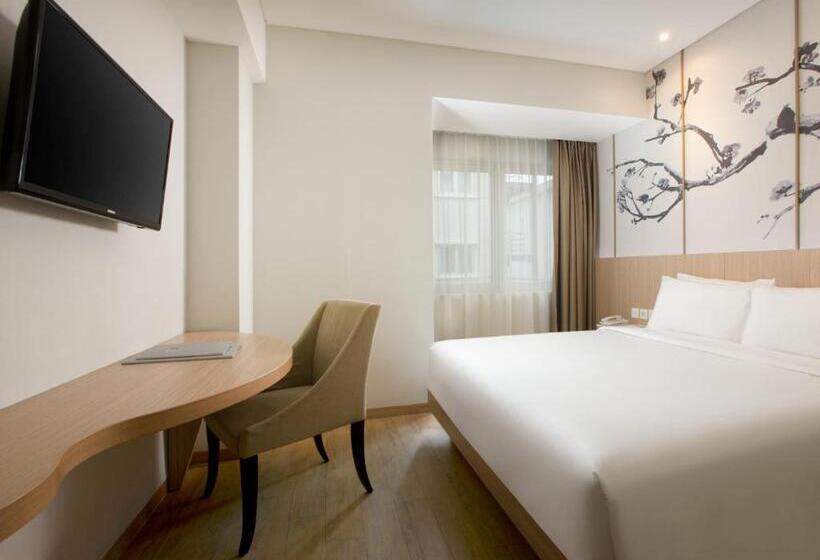 Номер Superior Кровать Куин, Santika Mega City  Bekasi
