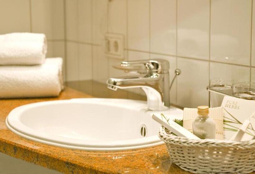 اتاق استاندارد با بالکن, Wohlfühlhotel Hubertushof