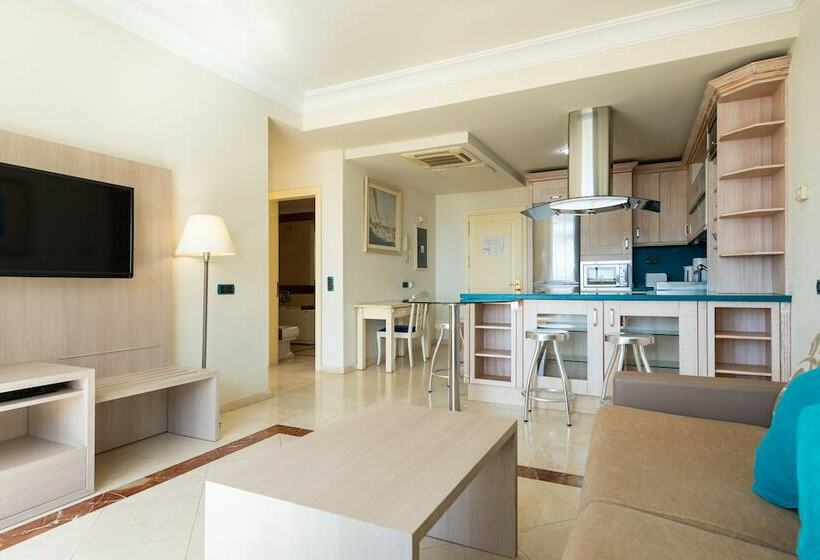 Полулюкс, Holiday Club Playa Amadores