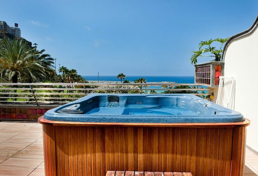 Полулюкс, Holiday Club Playa Amadores