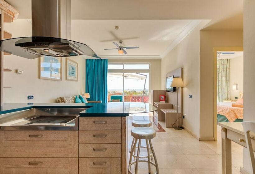 Люкс Deluxe 2 Спальни, Holiday Club Playa Amadores