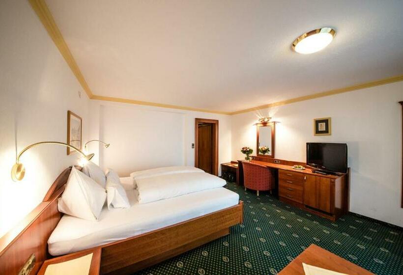 Habitación Estándar, Kristall