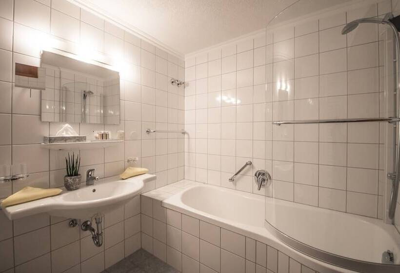 Habitación Estándar, Kristall