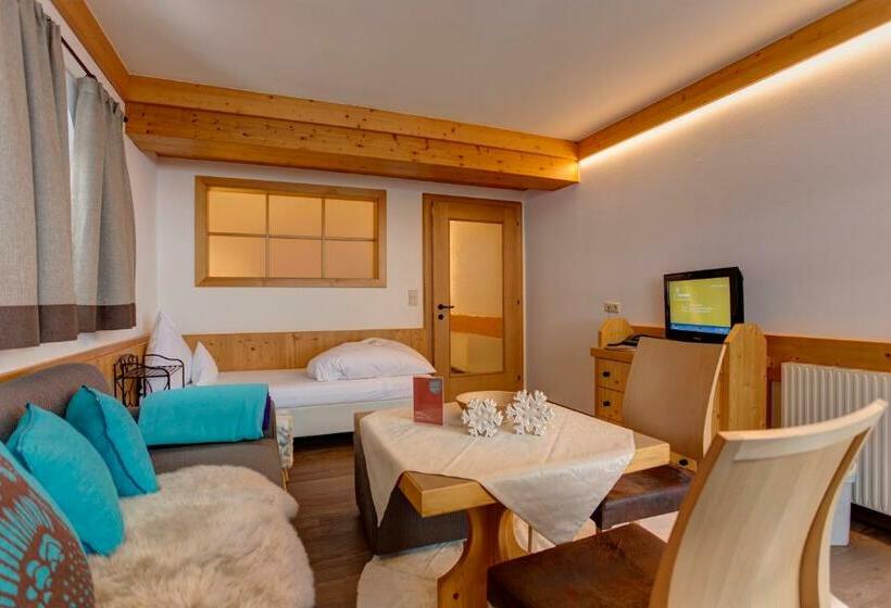 Люкс с Балконом, Am Dorfplatz Suites  Adults Only