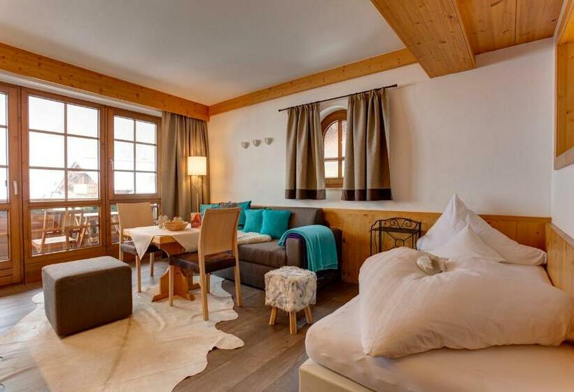 Люкс с Балконом, Am Dorfplatz Suites  Adults Only