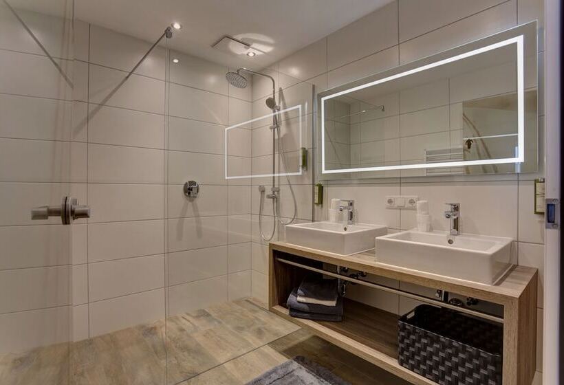 Люкс 2 Спальни, Am Dorfplatz Suites  Adults Only