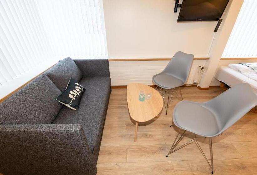 اتاق استاندارد سه تخته با سرویس بهداشتی مشترک, Akureyri Hostel