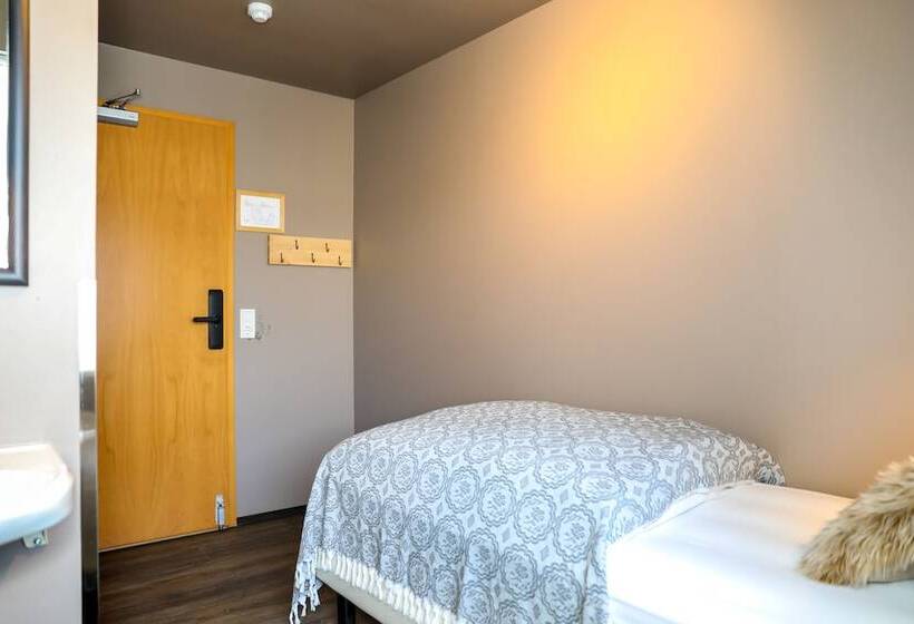 اتاق استاندارد یک تخته با سرویس بهداشتی مشترک, Akureyri Hostel