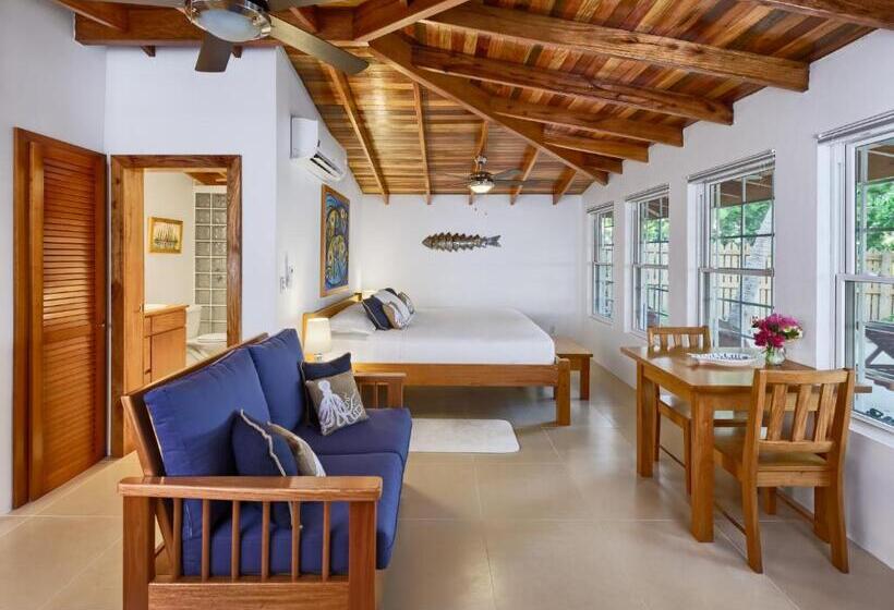 Люкс Кровать Кинг, Weezie S Ocean Front Hotel And Garden Cottages