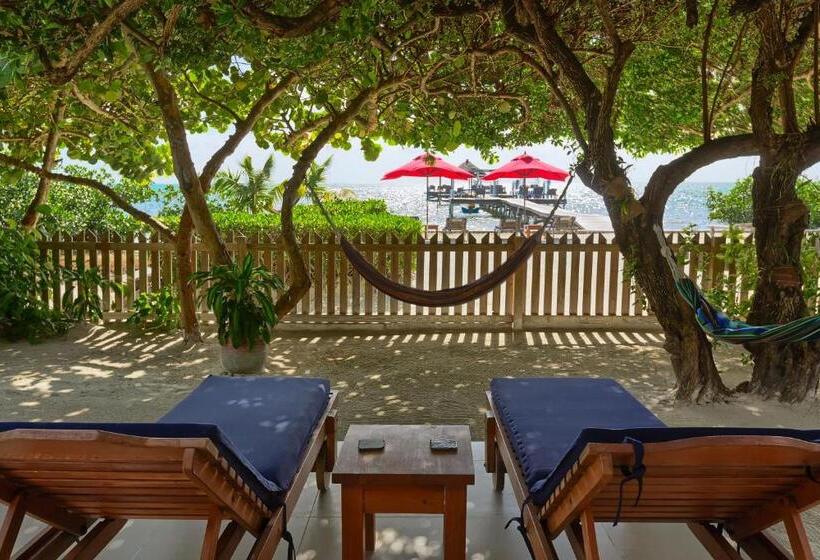 스위트 킹사이즈 침대, Weezie S Ocean Front Hotel And Garden Cottages
