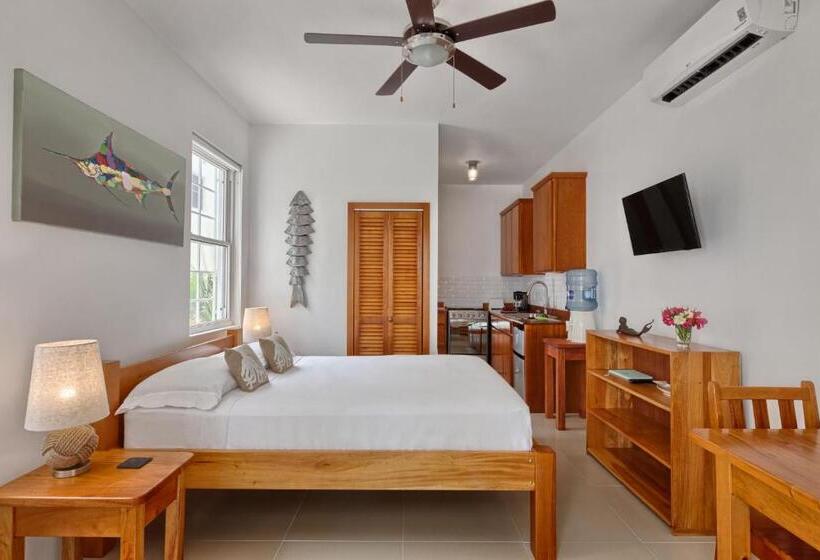 베이직 스튜디오, Weezie S Ocean Front Hotel And Garden Cottages