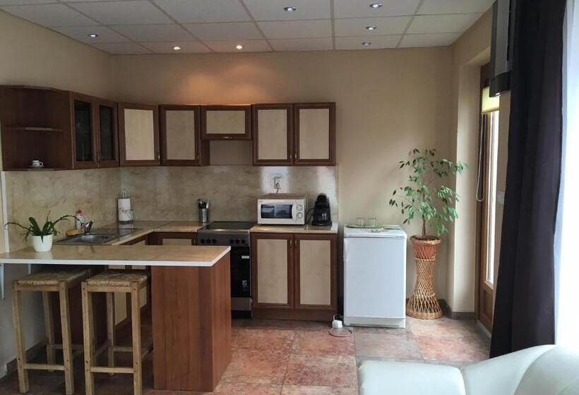 شقة غرفتين, Abszolút Hotel és Panzió