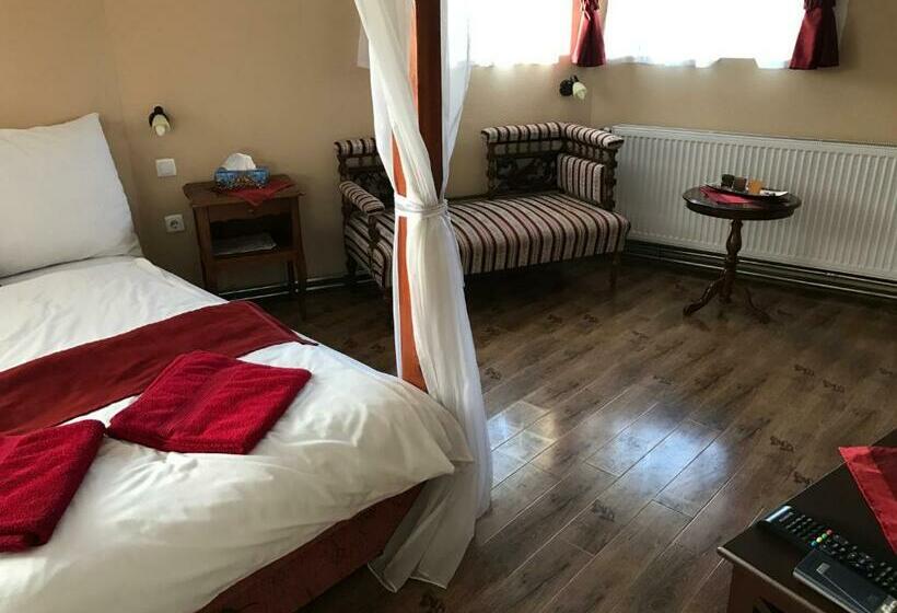 جناح عائلي, Abszolút Hotel és Panzió