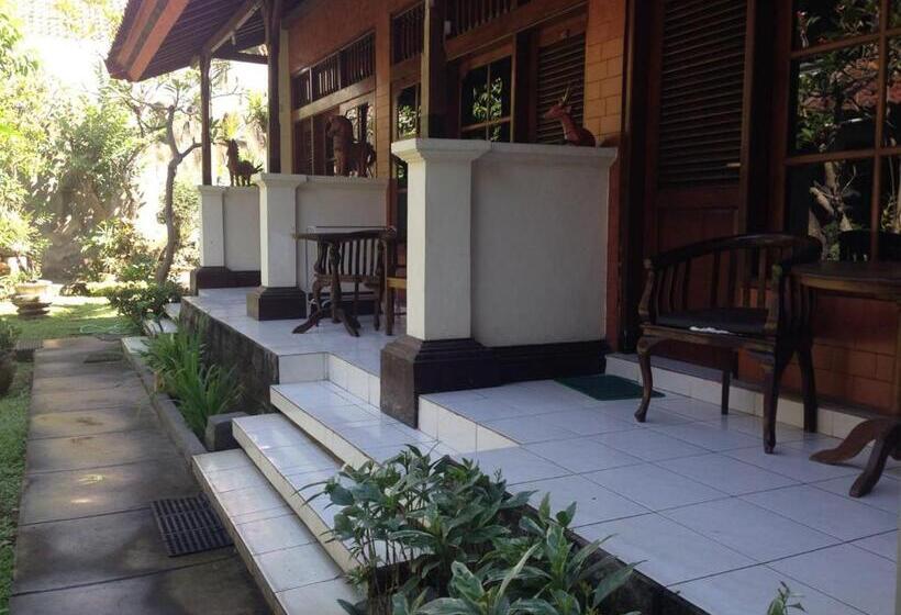 이코노미 룸, Agung And Sue Watering Hole I